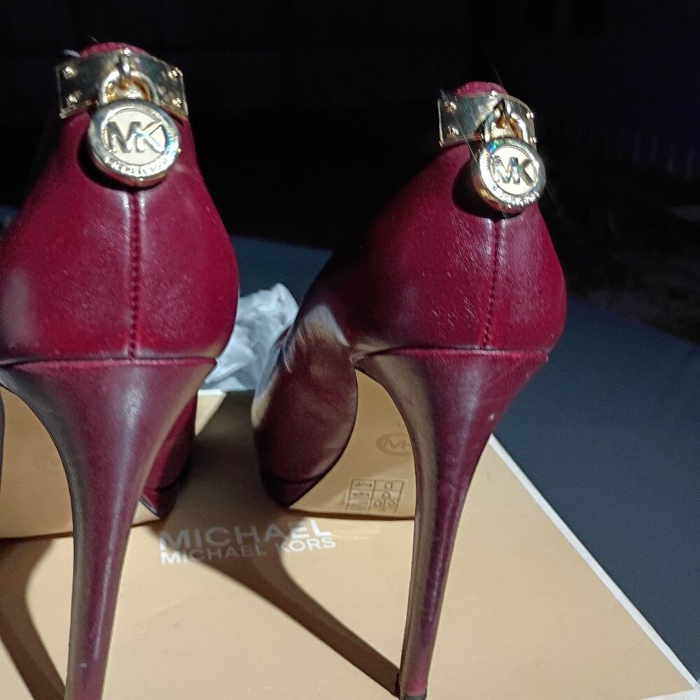 Heels - Picture 2 of 3